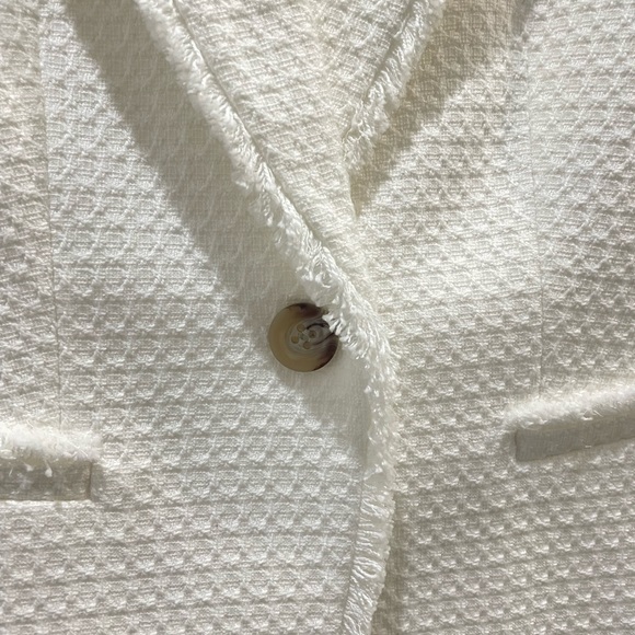 BNWT White Twead Blazet With Brown Tortoise Buttons - Picture 4 of 5